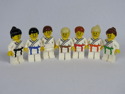 Show details for Lego Karate Kid Figur mit Rückenaufdruck Picture of Lego Karate Kid Figur mit Rückenaufdruck